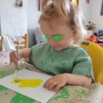 Lilie-popins-activités-peinture-jaune